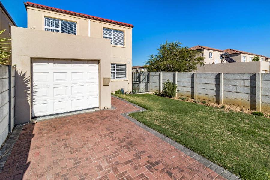 2 Bedroom Property for Sale in Gordons Bay Central Western Cape